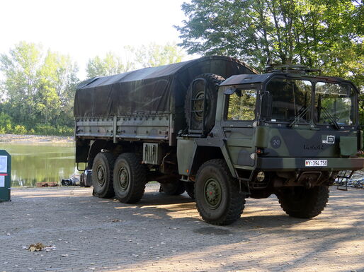 Ein 7to Lkw der Bundeswehr transportiert die S-Boote.